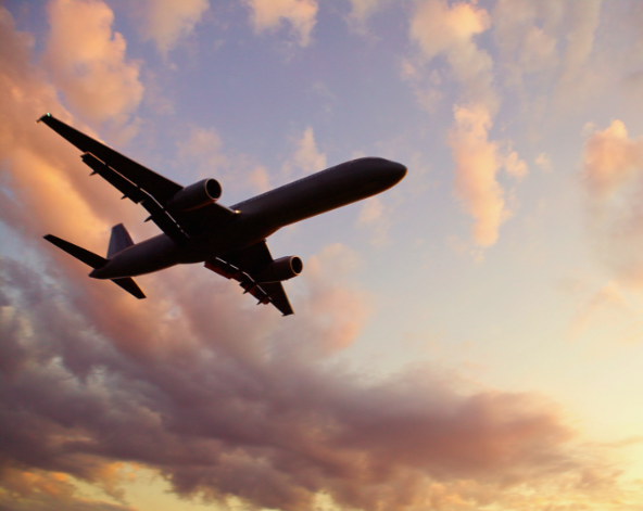 早餐後退房→居民島上自由活動→回到機場島→飛往吉隆坡(機上跨夜)